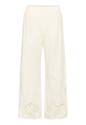 Pantaloni largi crem cu talie elastică și modele decorative din dantelă decupată lângă tivul ondulat.