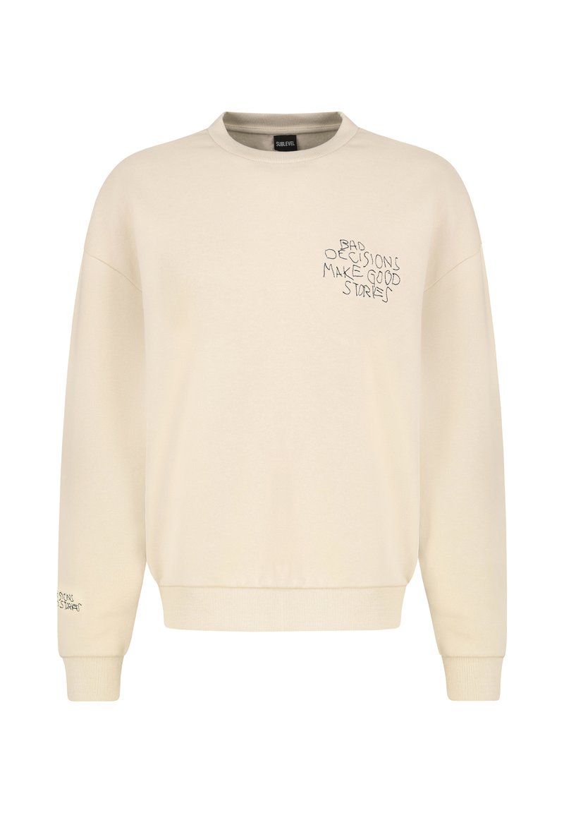 Cremfarbener Sweatshirt mit gerippten Bündchen und Saum. Mit Textstickerei: "SCHLECHTE ENTSCHEIDUNGEN MACHEN GUTE GESCHICHTEN" auf der Vorderseite. Weiches Material.