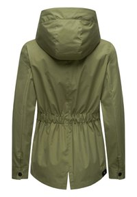 Alyvučių žalios spalvos švarkas su susiaurinta juosmens linija, gaubtu ir ilgomis rankovėmis. Lygi tekstūra, matoma iš nugaros. Yra šoninis skeltukas ir mygtukų akcentai.