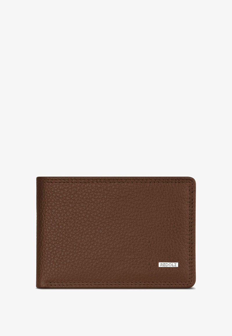 Bruin, gestructureerd leren portemonnee met nette stiksels en een klein metalen merketiket "REDOLZ" in de rechterbenedenhoek.