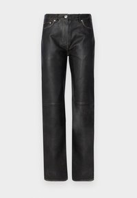Pantaloni din piele neagră cu un design cu picior drept, având detalii subtile de cusătură, închidere cu buton metalic și plasamente clasice pentru buzunare.