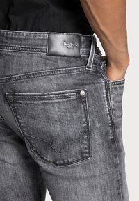 Pepe Jeans STANLEY - Calças de ganga justas - grey denim