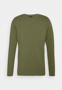 Olivengrünes langärmliges T-Shirt aus Baumwolle, mit Rundhalsausschnitt und kleinem Logoakzent auf der Brust. Angenehme Textur, lockere Passform.