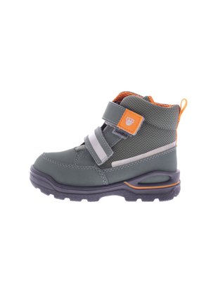Grüne Kinder-Stiefel mit Klettverschlüssen, strukturiertem Obermaterial, orangefarbenen Akzenten und einer Gummisohle mit einem Profilmuster für besseren Grip.