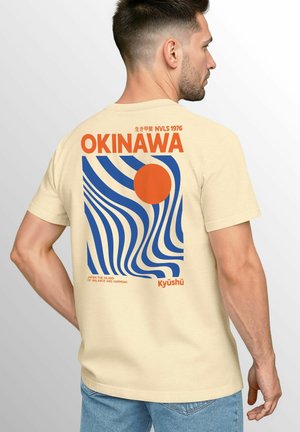 BACK OKINAWA JAPAN GRAFIK RETRO STIL - Print T-shirt - natur