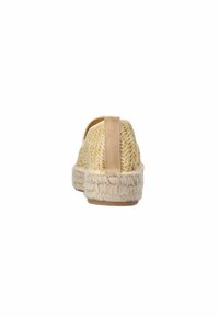 Espadrille schoenen met een geweven gele bovenkant, beige suède hielaccent en een dikke jute touwzool voor grip en comfort.