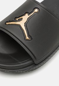 Jordan JORDAN JUMPMAN UNISEX - Ciabatte da mare - black/metallic gold