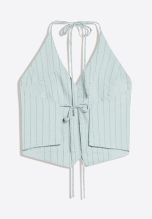 Svetlomodrý top bez rukávov s halter výstrihom, tenkými vertikálnymi pruhmi a dvoma nastaviteľnými viazacimi šnúrkami na krku a v strede prednej časti.