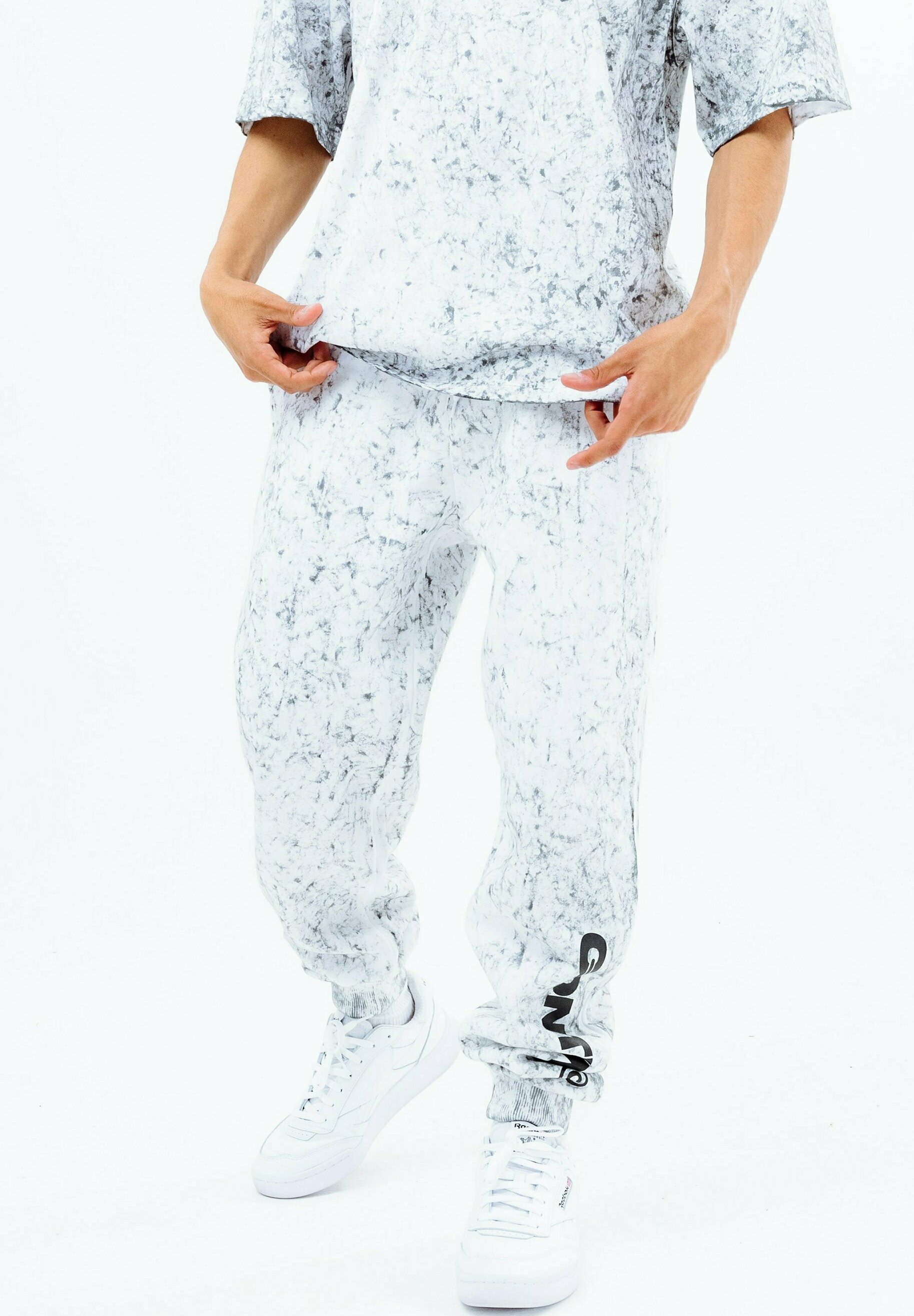 Hype CONTINU8 - CONTINU21040 - Pantaloni sportivi - white/multicolore -  Zalando.it