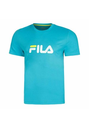 Türkises T-Shirt mit kurzen Ärmeln aus Baumwolle, das an der Brustpartie ein großes weißes "FILA"-Logo mit einem gelben Akzent aufweist.
