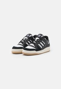 adidas Originals FORUM LOW - Joggesko - core black/footwear white/cream white