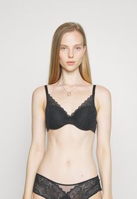 Chantelle - TOUCH COVERING BRA - Reggiseno con ferretto - black Immagine in miniatura 1