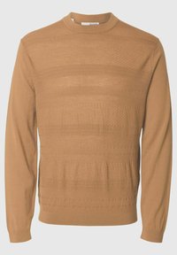 Svetra v svetlo rjavi barvi, pleten z visokim ovratnikom, dolgimi rokavi in textured črtami v geometrijskem vzorcu. Mehak, lahek material.