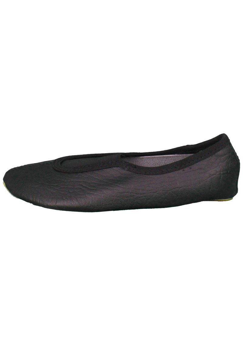 Schwarzer flacher Schuh aus strukturiertem Synthetikleder, mit runder Spitze und elastischem Einstieg, im minimalistischen Design.