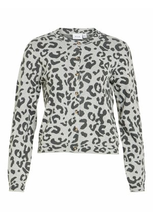 Cardigan à imprimé léopard en gris clair, avec des taches gris foncé. Texture côtelée, encolure ronde et fermeture à boutons sur le devant.