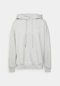 Světle šedá mikina s kapucí, která má klokánkovou kapsu, žebrované manžety a grafiku s textem loga na přední straně. Měkká textilní struktura.