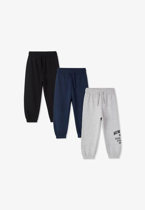 Trzy pary dresów: czarne, granatowe i szare. Każda z nich ma elastyczny pas i ściągacze; szara para ma nadrukowany tekst.