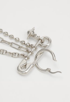 Uvrstitev 9: Vivienne Westwood - GINETTA EARRINGS - Uhani