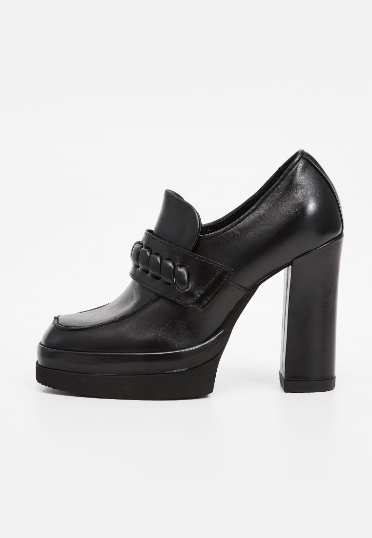 a.s.98 Plateaupumps zwart