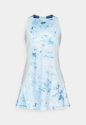 Hele sinine ilma varrukateta kleit, millel on tekstuuriga abstraktne muster, tumesinine kaelus ja külgedel, ning laiendatud seelik.