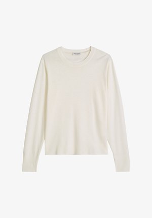 Weißer Pullover mit langen Ärmeln, Rundhalsausschnitt, geripptem Kragen und Bündchen, flach liegend mit sichtbar innen am Kragen angebrachter Markenetikette.