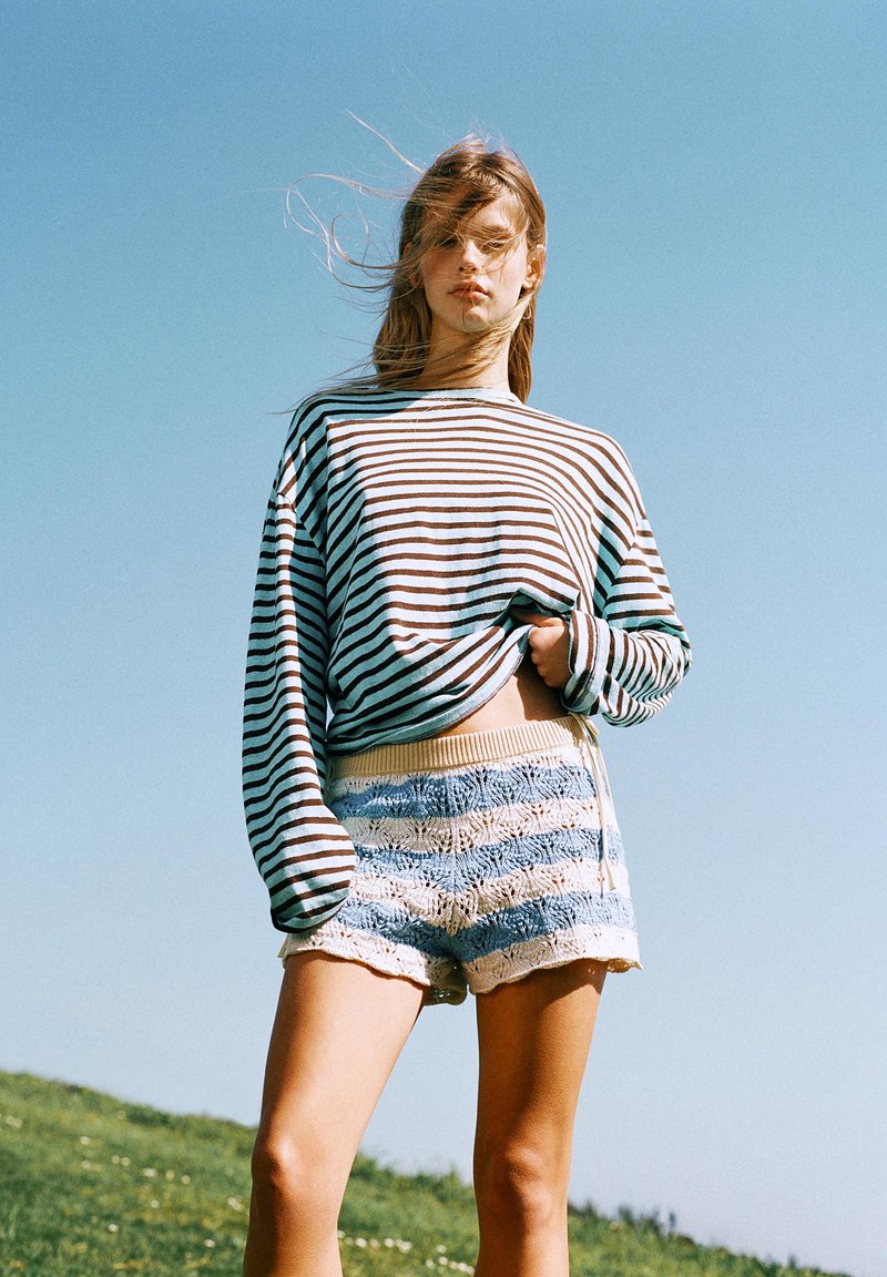 Gehaakt setje met singlet short - 2-delig - WIT - - 15.00 Gehaakt setje met singlet short - 2-delig - WIT - - 15.00