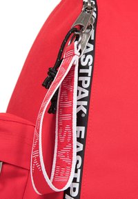 Eastpak OUT OF OFFICE - Dagryggsäck - bold taped