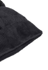 Cuscino in pelliccia sintetica nera con una superficie morbida e testurizzata e forma rettangolare. I bordi sono rifiniti in modo pulito per un aspetto ordinato.