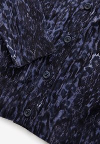 Next BUTTON UP REGULAR FIT - Vesta na kopčanje - blue animal