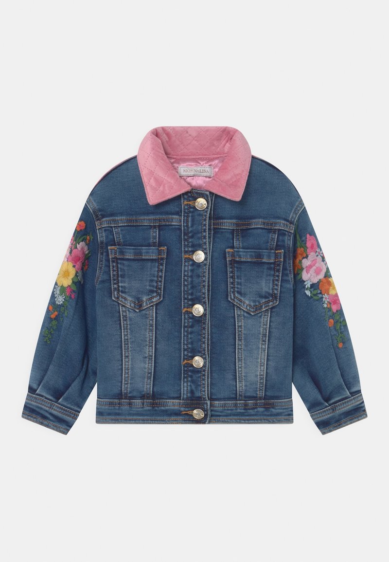 Veste en denim avec un col matelassé rose, fermeture à cinq boutons à l'avant, broderie florale sur les manches et deux poches poitrine.