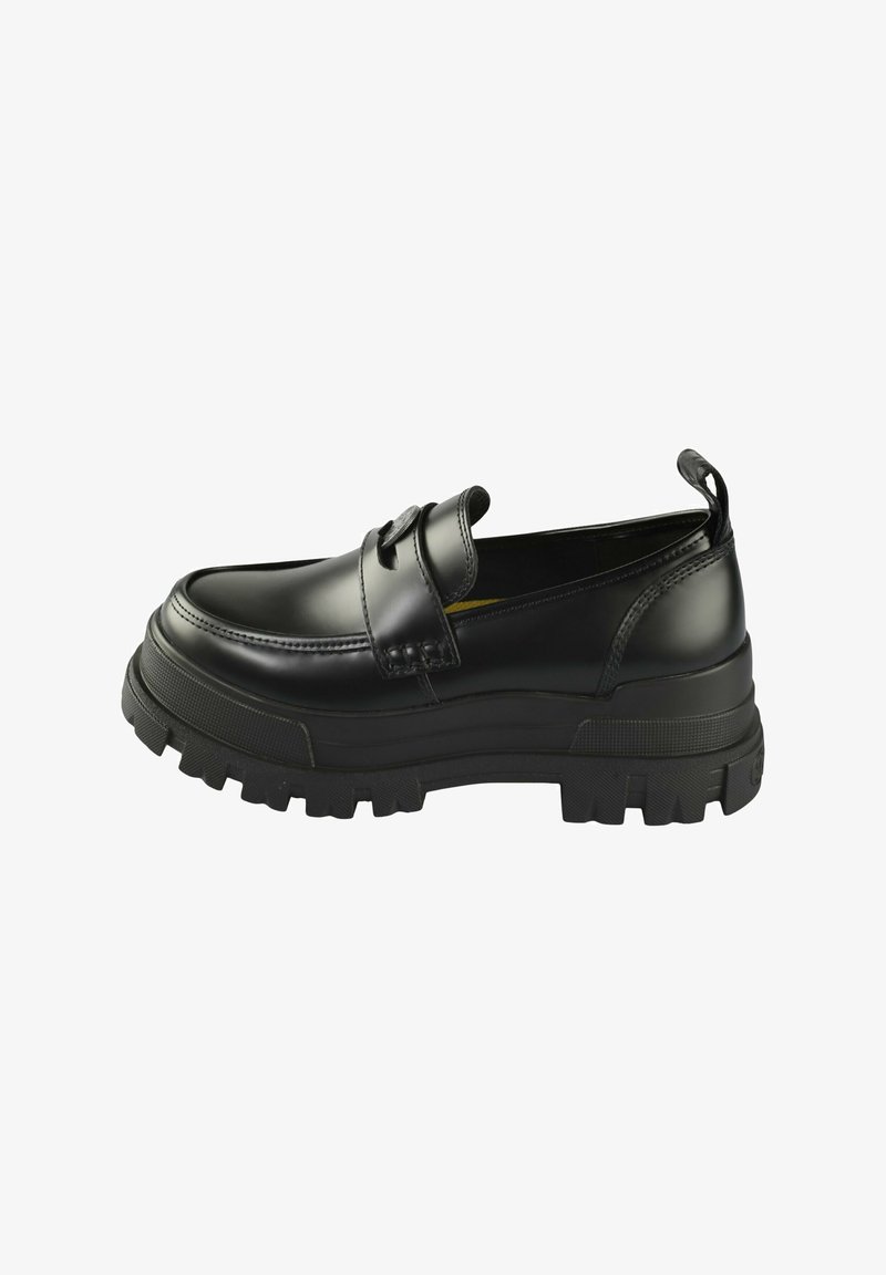 Scarpe in pelle nera con suola in gomma spessa e strutturata, presenta un design senza lacci e una fascia decorativa sulla parte superiore.