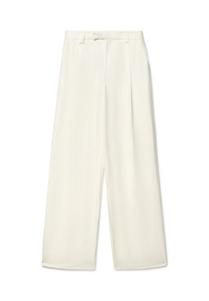 Pantaloni crema a gamba larga con passanti per cintura, cerniera frontale e tasche laterali, mostrati distesi su uno sfondo bianco.