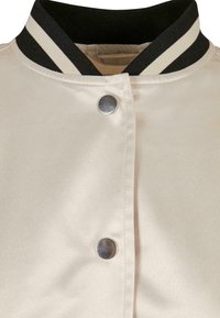 Thumbnail Image 7