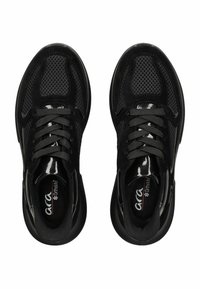 Scarpe sportive nere realizzate con materiali in rete e lisci, punta rotonda, lacci e solette imbottite con il marchio visibile all'interno.