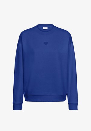 Kék hosszú ujjú kerek nyakú pulóver bordázott mandzsettával és szegéllyel, középen egy kis hímzett szívvel díszítve.