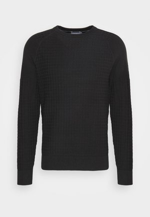 Pull en tricot noir avec un motif à carreaux texturé, col rond, et des poignets et un ourlet côtelés. Tissu lisse avec une silhouette ajustée.