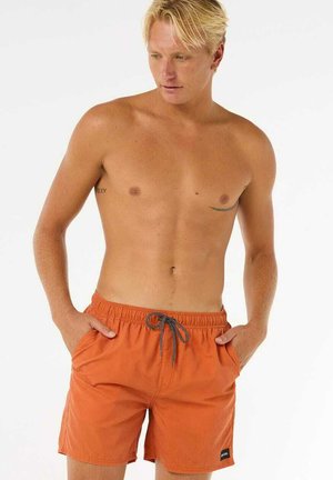 Orangene Schwimmshorts aus leichtem Stoff mit elastischem Bund und Kordelzug. Verfügt über zwei Seitentaschen und ein kleines Logo-Patch.