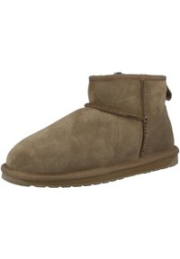 Stivale ankle in suede marrone con punta arrotondata, dettagli cuciti e una morbida fodera interna. Dotato di una suola in gomma resistente per una buona aderenza.