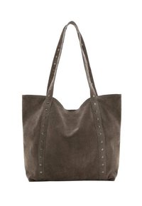 Szara zamszowa torba na ramię z dwiema długimi rączkami oraz dekoracyjnymi ćwiekami wzdłuż boków, charakteryzująca się miękką, teksturowaną powierzchnią i luźnym krojem.