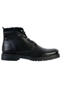 Botas de cuero negro hasta el tobillo con diseño de cordones, textura suave, puntera redondeada y suela de goma. Cuenta con un cuello acolchado y acentos metálicos.