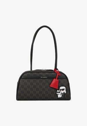 Mustra musta käekott nahkakapelitega; koos lukuga sulgemisega, kahe käepideme ja punase sildiga, millel on koomiksitegelane ja koera võlu.