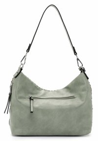 Zielona torebka z zamszu o zaokrąglonym kształcie, z przednią kieszenią na zamek błyskawiczny oraz odczepianym paskiem na ramię z elementami ze srebrnego metalu.
