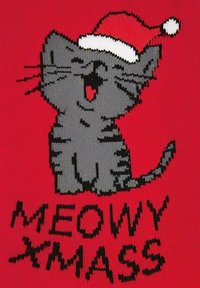 Szary, dziergany kot w czerwonej czapce Mikołaja, uśmiechający się z odsłoniętymi zębami. Poniżej tekst "MEOWY XMAS" napisany pogrubionymi czarnymi literami na czerwonym tle.