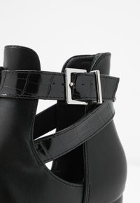 New Look Botines bajos - black