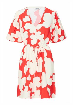 Rdeča cvetna obleka z velikimi belimi cvetnimi vzorci, z V-izrezom, kratkimi nabranimi rokavi in pasom za zavezovanje za prilagodljivo prileganje. Narejena iz lahkotnega materiala.