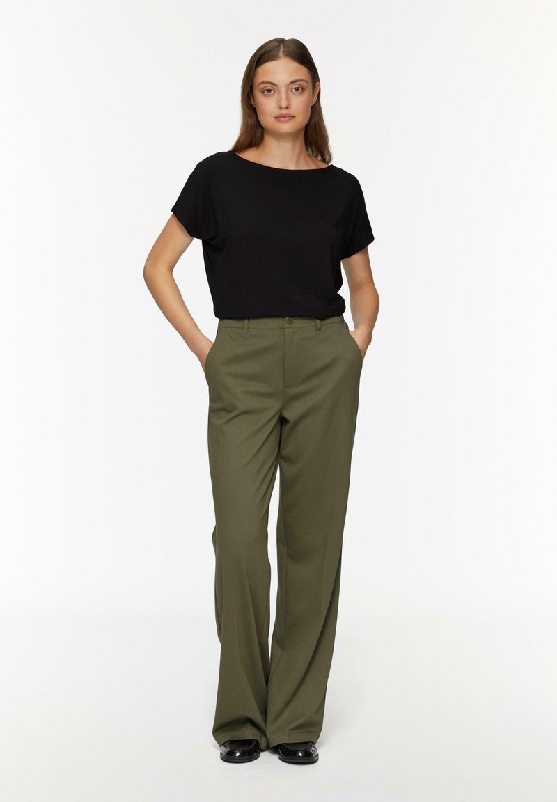 s.Oliver ÜBERSCHNITTENEN SCHULTERN - Basic T-shirt - schwarz