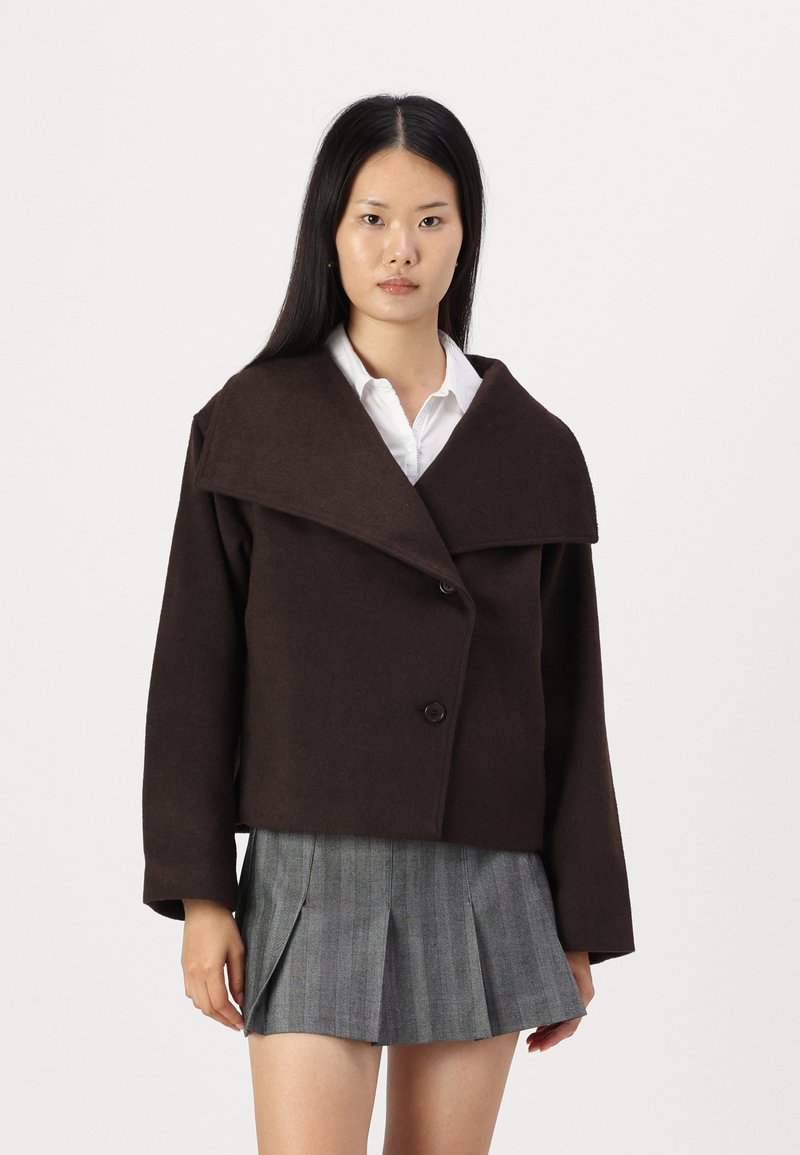 Gina Tricot FUNNEL NECK JACKET - Kort kåpe / frakk - dark brown