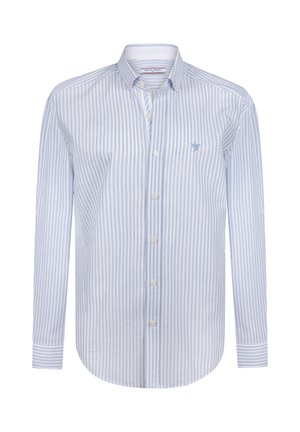 Camisa de botón de manga larga a rayas verticales en azul claro y blanco, con cuello abotonado y pequeño logo de un pájaro en el pecho.