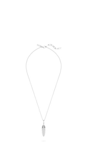 Zilveren ketting met een gedetailleerde veervormige hanger en verstelbare sluiting op een witte achtergrond.