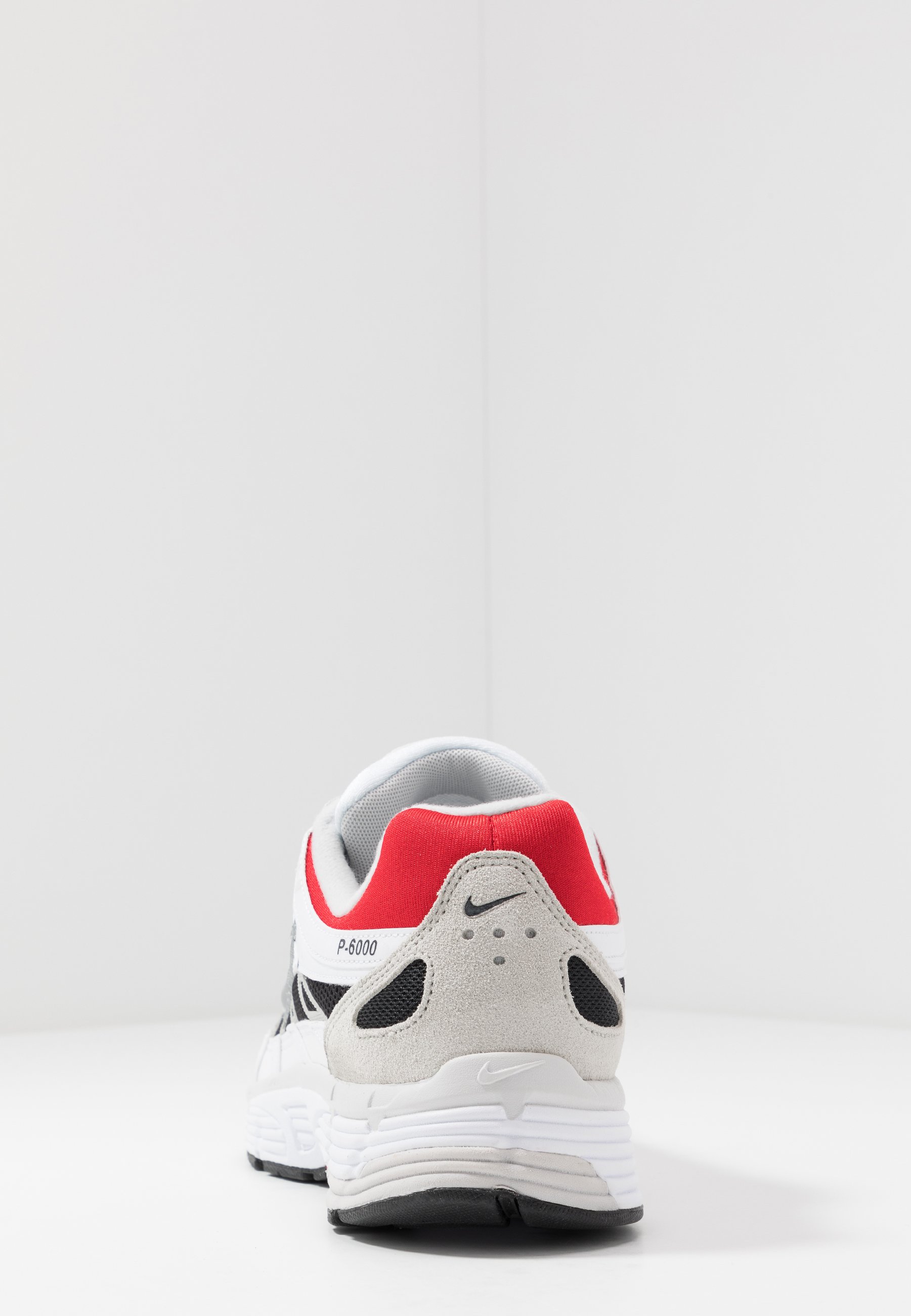 Nike Sportswear P-6000 - Sneaker low - white/particle grey/university  red/neutral grey/black/weiß - Zalando.ch